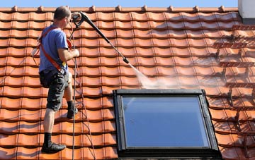 roof cleaning Stock